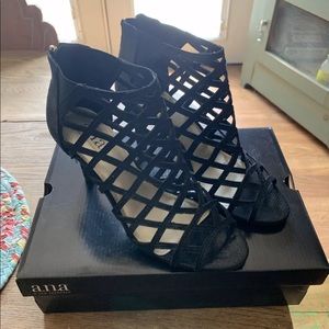 Ana Caroline woman’s size 8 black heel